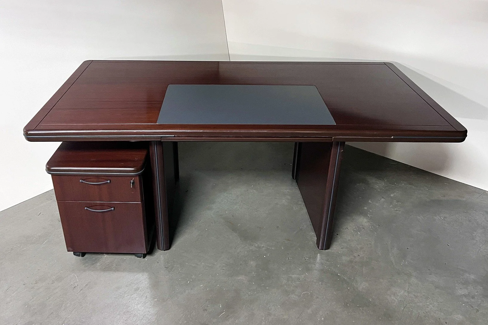 USED MAHOGANY EXECUTIVE DESK SUITE