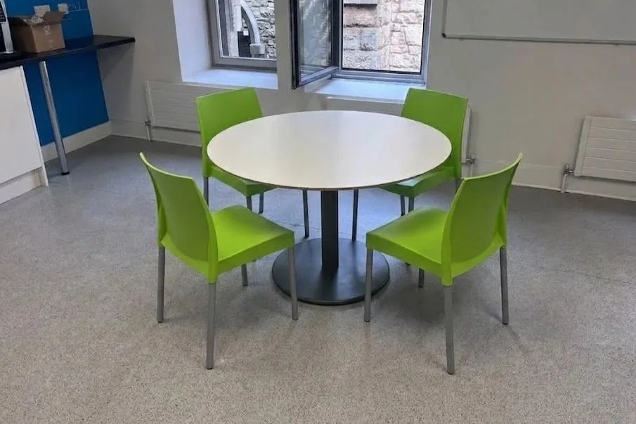 Round+canteen+tables+and+chairs.jpg