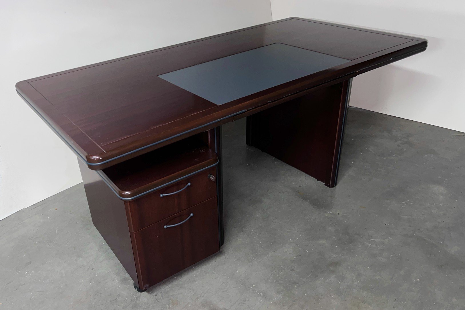 USED MAHOGANY EXECUTIVE DESK SUITE