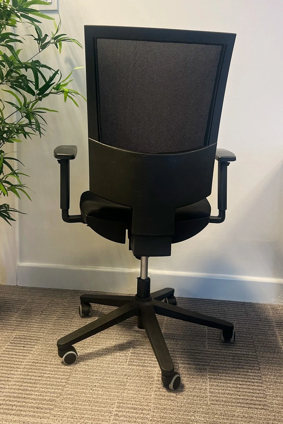 Used black mesh back taask swivel chair 3.jpg
