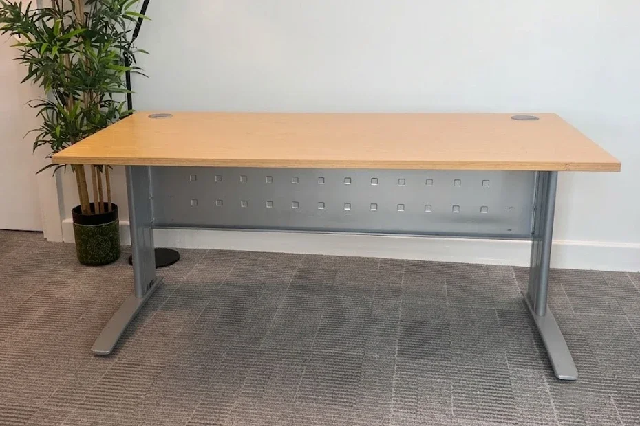used light oak 160cm desk 2(1).webp