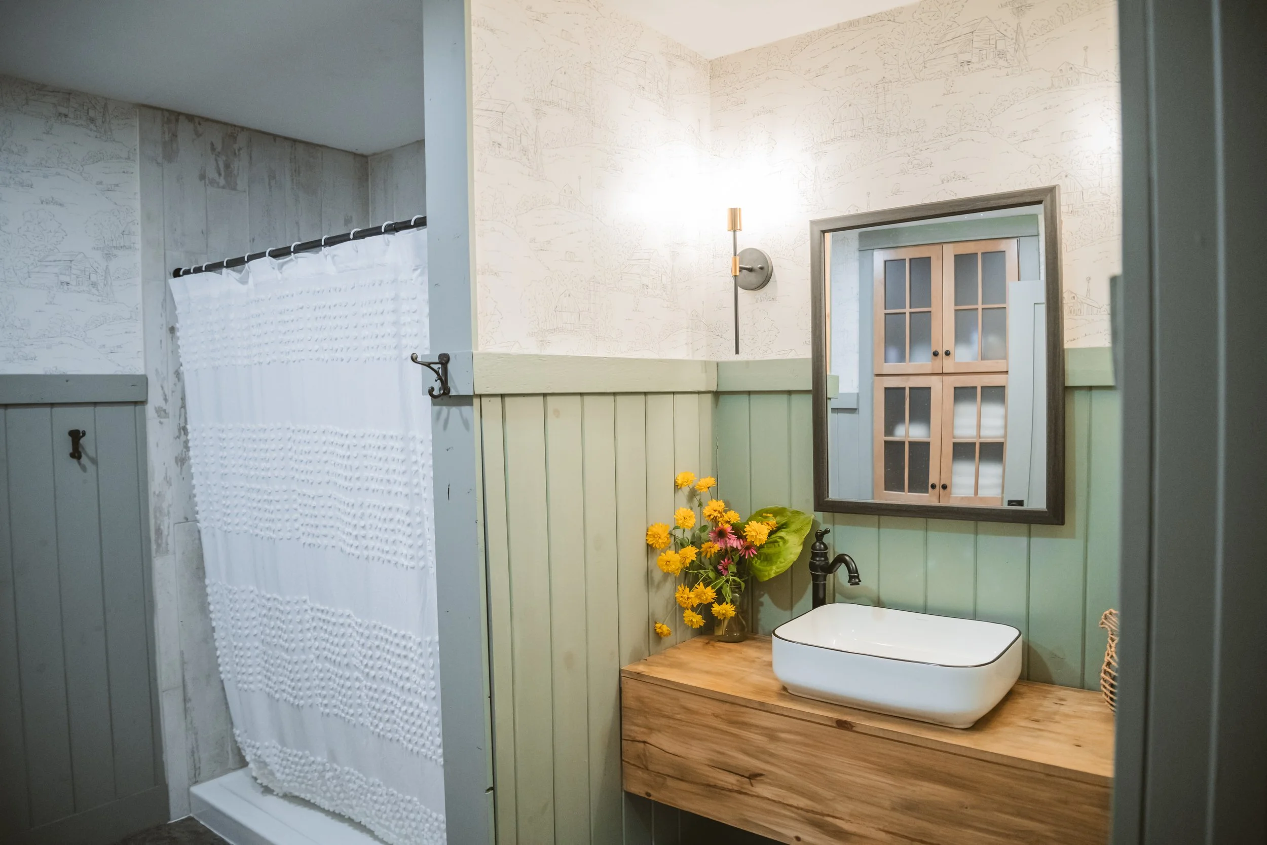 FEATHERED_140_1.jpg