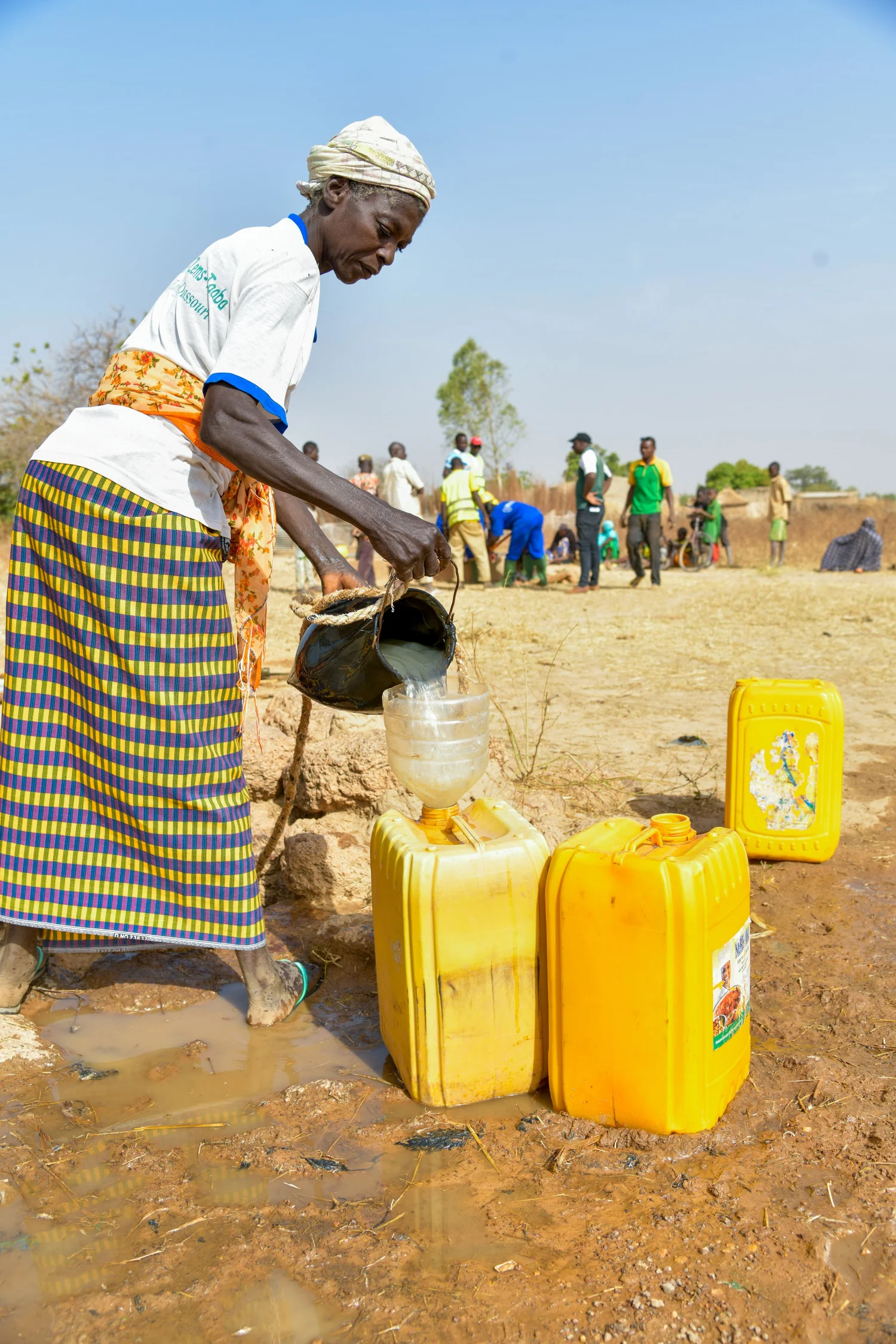 Women carrying water in Burkina Faso