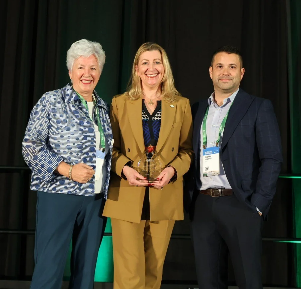2025 Energy Storage Milestone Award: Recipient, Oneida Energy Storage LP; L-R: Accepted by Annette Verschuren, NRStor, Christine Healy Northland Power, Rafael Midence AECON. 