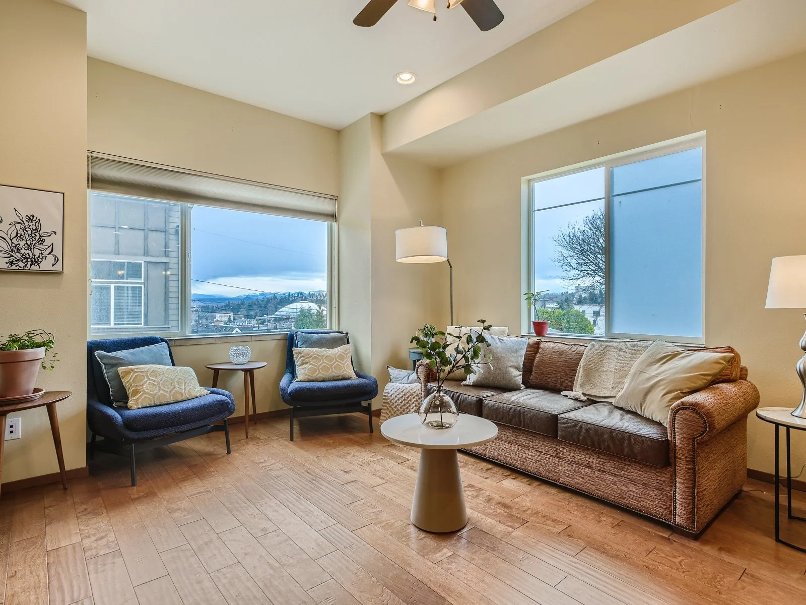07 Living Room.jpg