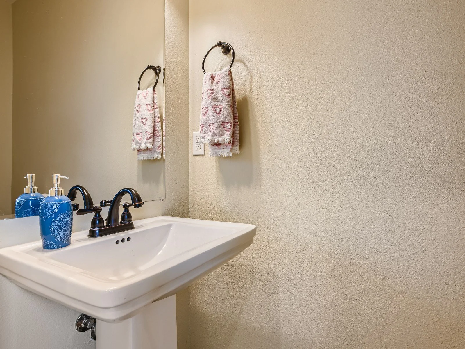 19 Powder Room.jpg