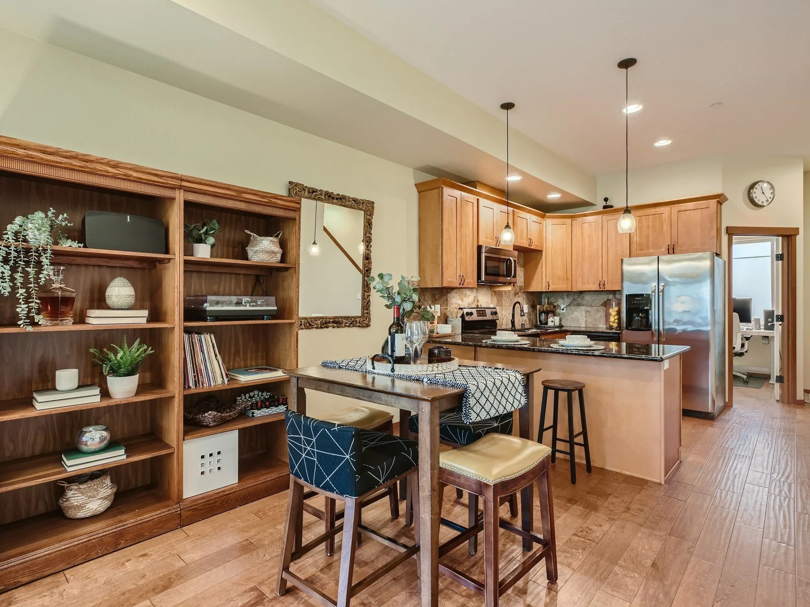 11 Dining Room.jpg