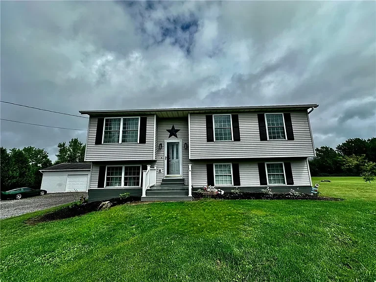 10727 Roanoke Dr