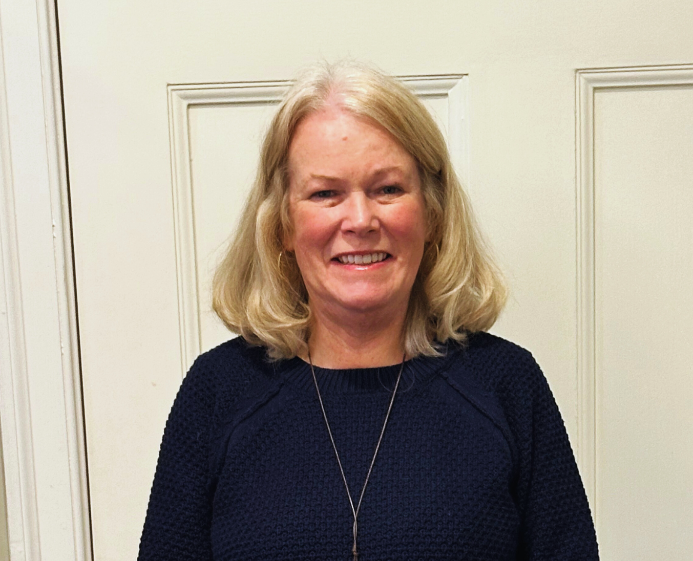 picture of woman with shoulder length, straight hair and glasses smiling