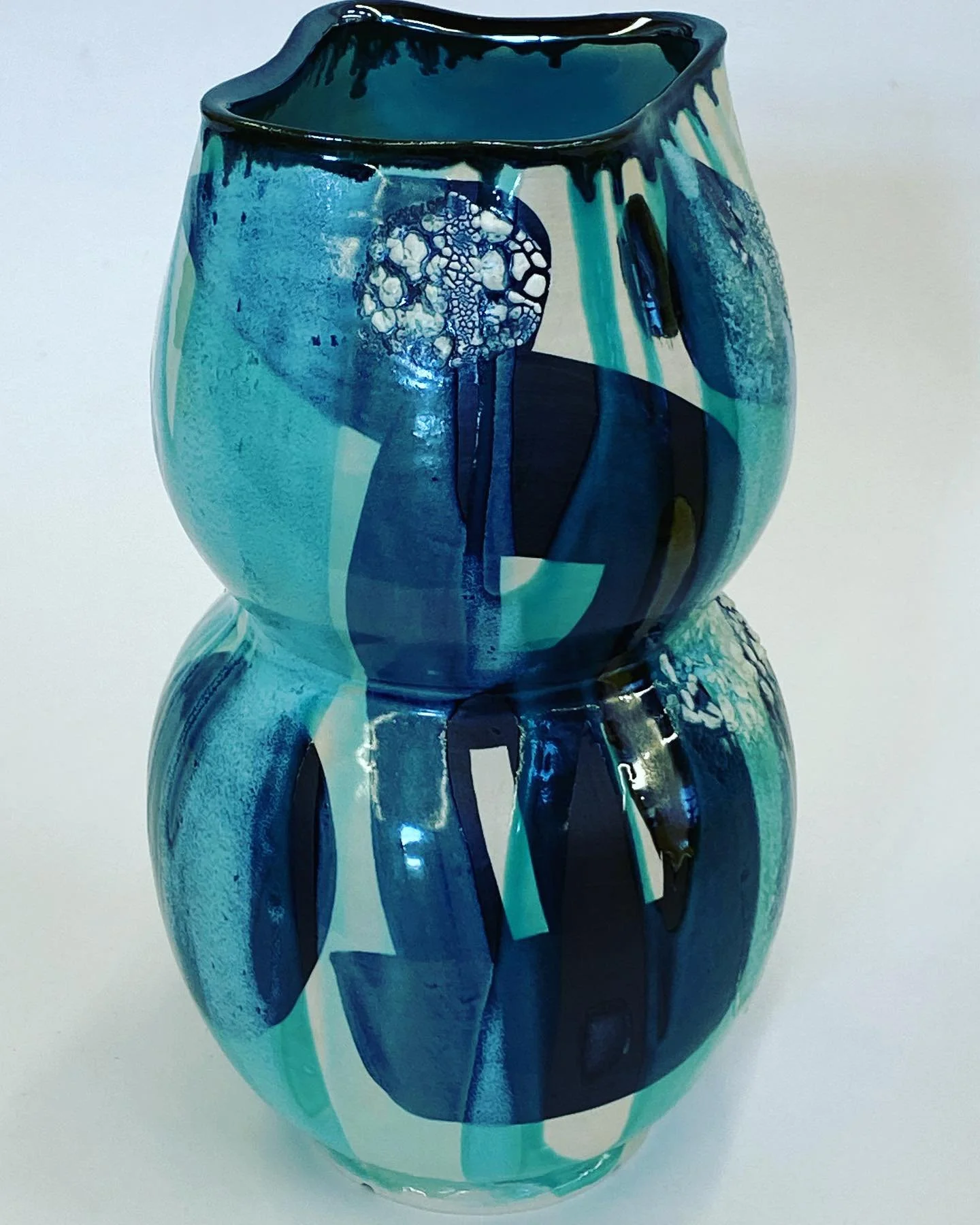 Please join me as we open the studio for the Eastside Culture Crawl, November 16-19! Enjoy our eclectic offerings and groovy vibe!
#culturecrawl
#vancouverisawesome #thingstodoinvancouver #vancouverartists #artgirlrising #ceramicart #porcelainartists