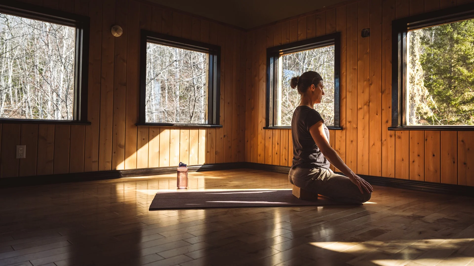 Petite salle dans le chalet du spa