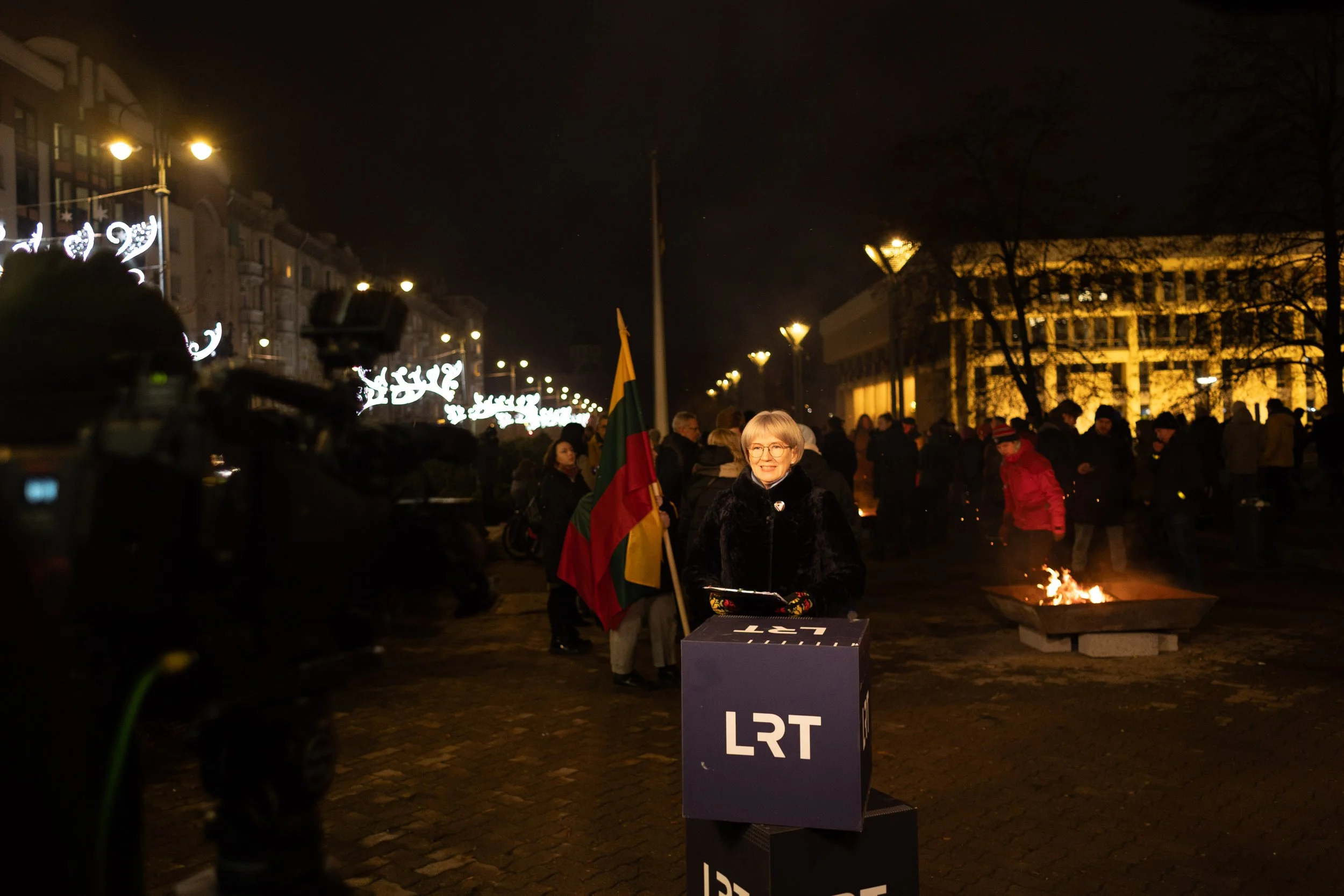 LRT PROTESTAS -- SALIN RANKAS, DAINOS IR LAUZAI UZ LAISVE -- 2025 12 17-28.jpg