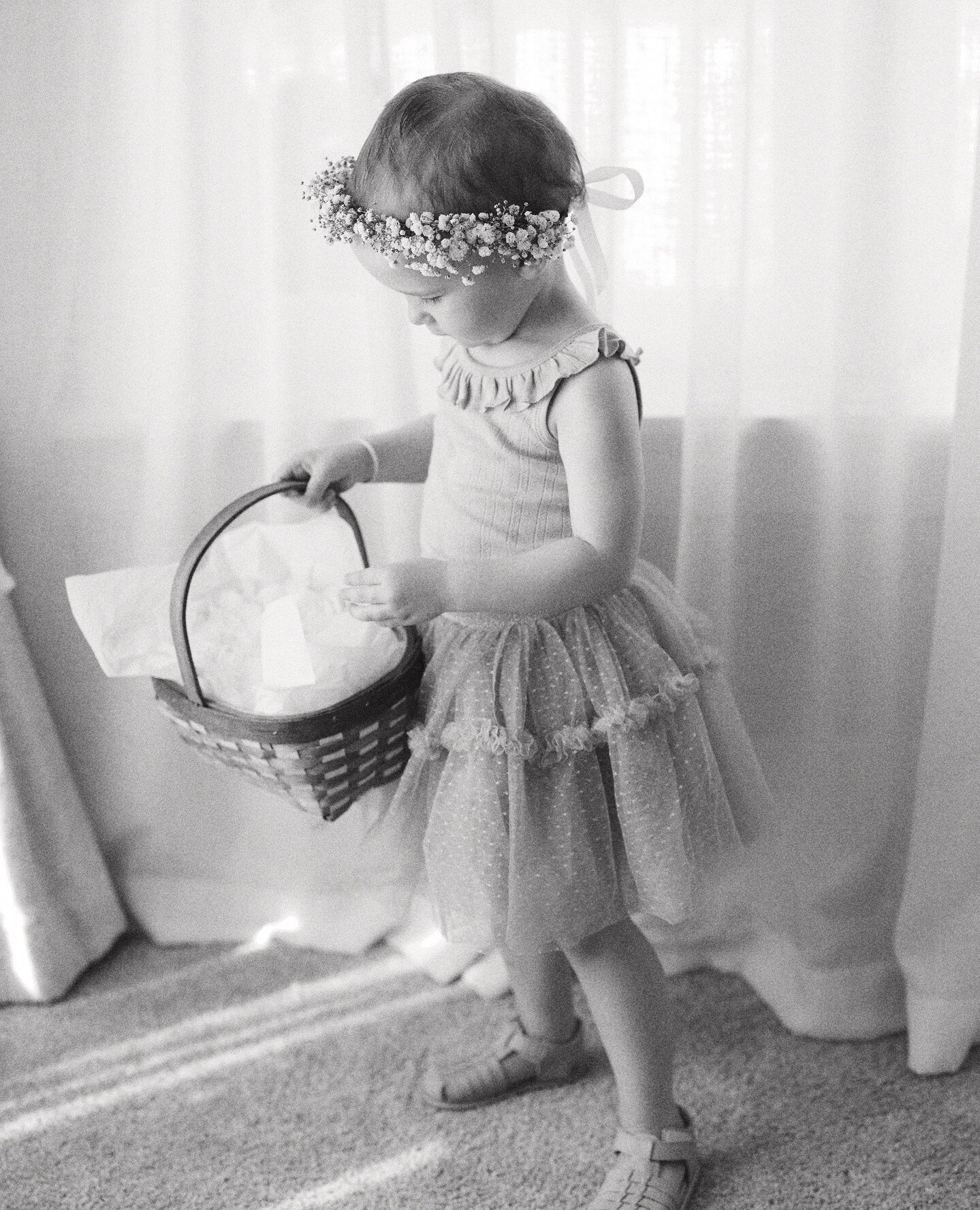 Little flower girl 🌺⁠
⁠
#curateweddings