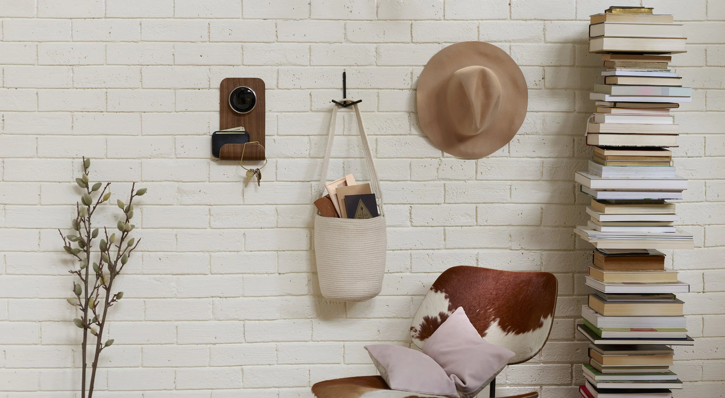 USHELF_WALNUT_D3STAINLESS_FRNT_Room2 copie.jpg
