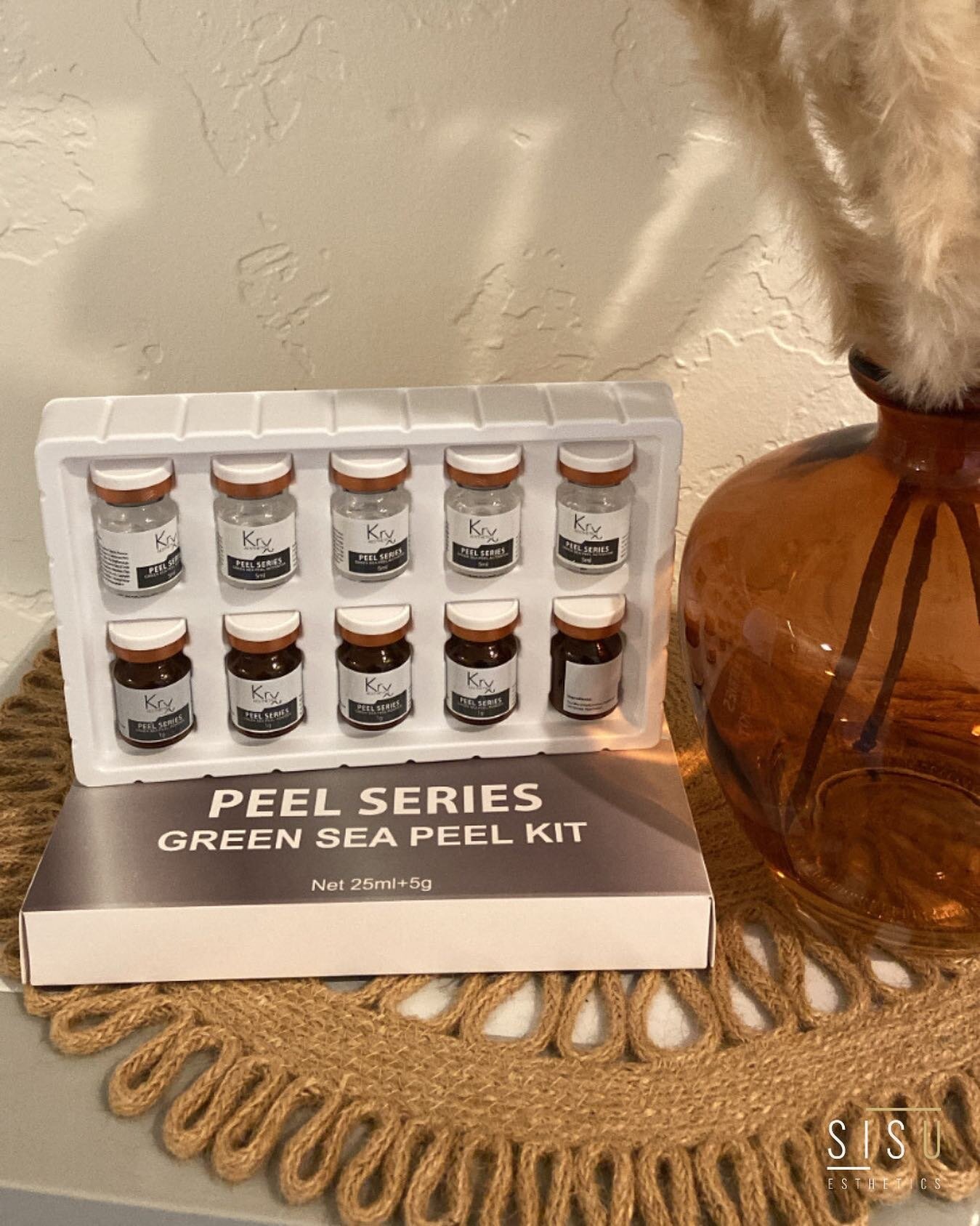 🚨 NEW PEEL ALERT 🚨 

THE GREEN SEA PEEL is a natural way of skin peeling without the use of any acids.
 
 Spicules are the main ingredient of this product.
 
Spicules stimulate the skin, like microneedles, then removes the top most superficial laye