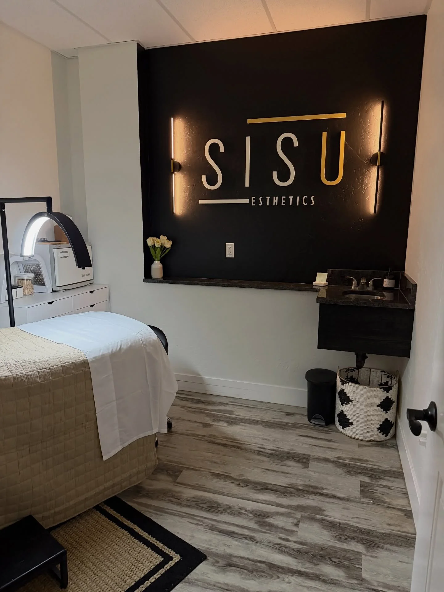 ✨ EXCITING NEWS ✨ 

I am pleased to announce my relocation to Revive Salon &amp; Spa, conveniently situated just three minutes south of my previous location!

To celebrate this move, I am offering a special promotion: Now through May 31st, first-time