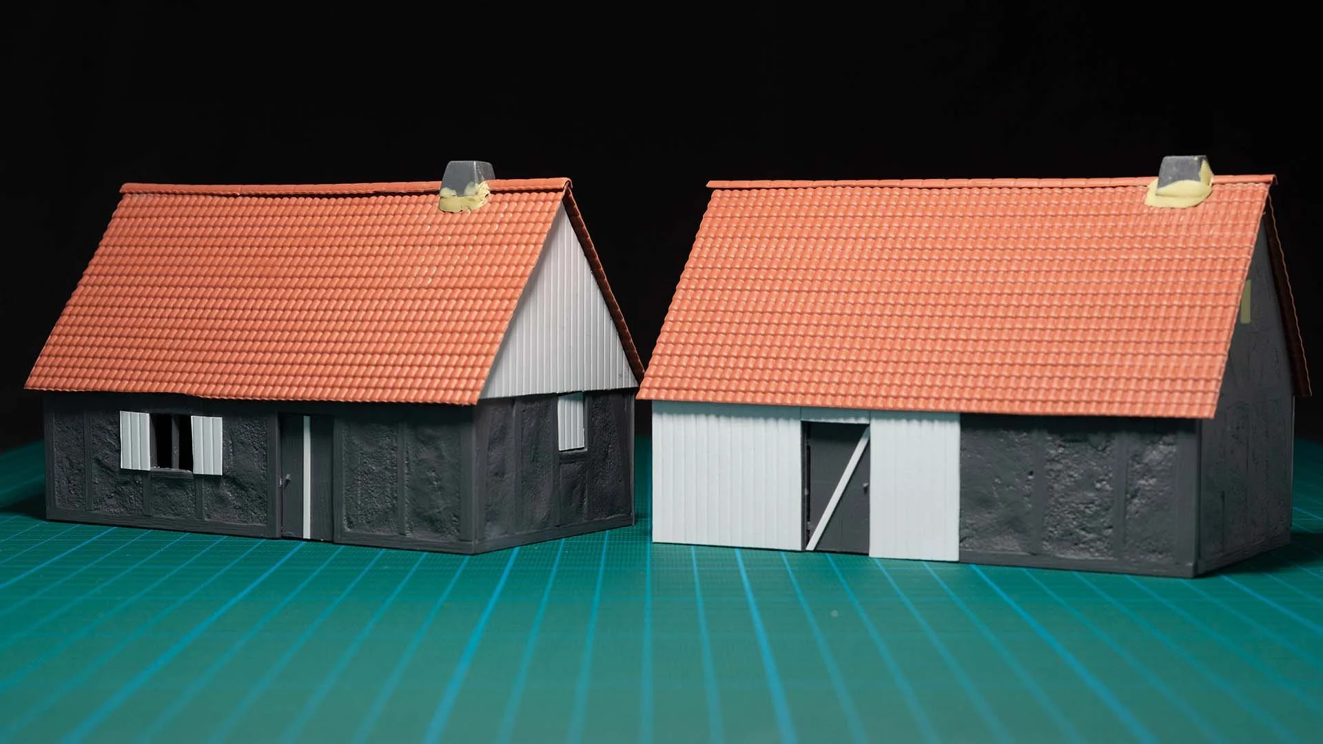  These are the “modern” houses, the tiled roof makes most of the work here. 