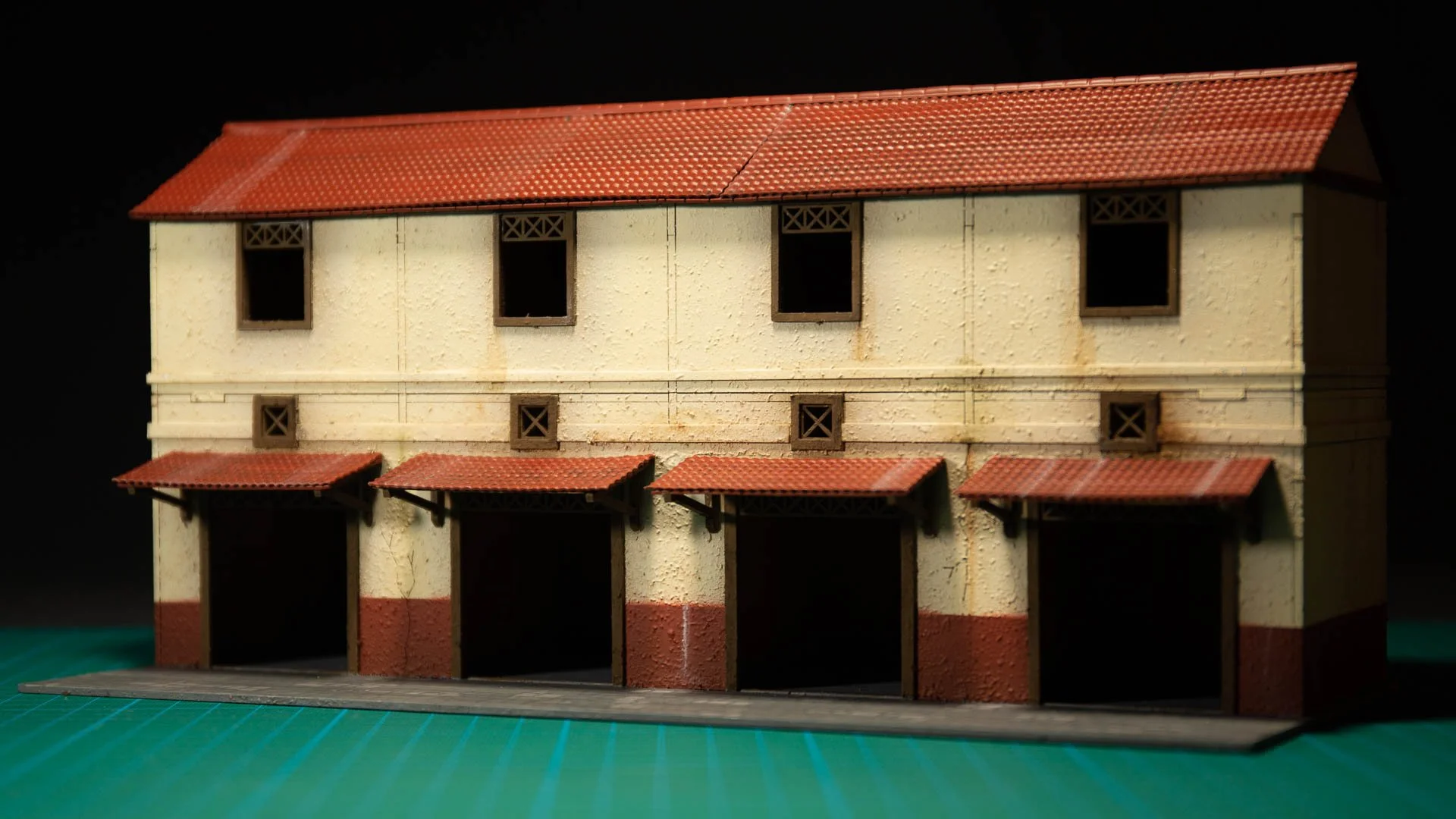  A finished insula with shops in the bottom floor. 
