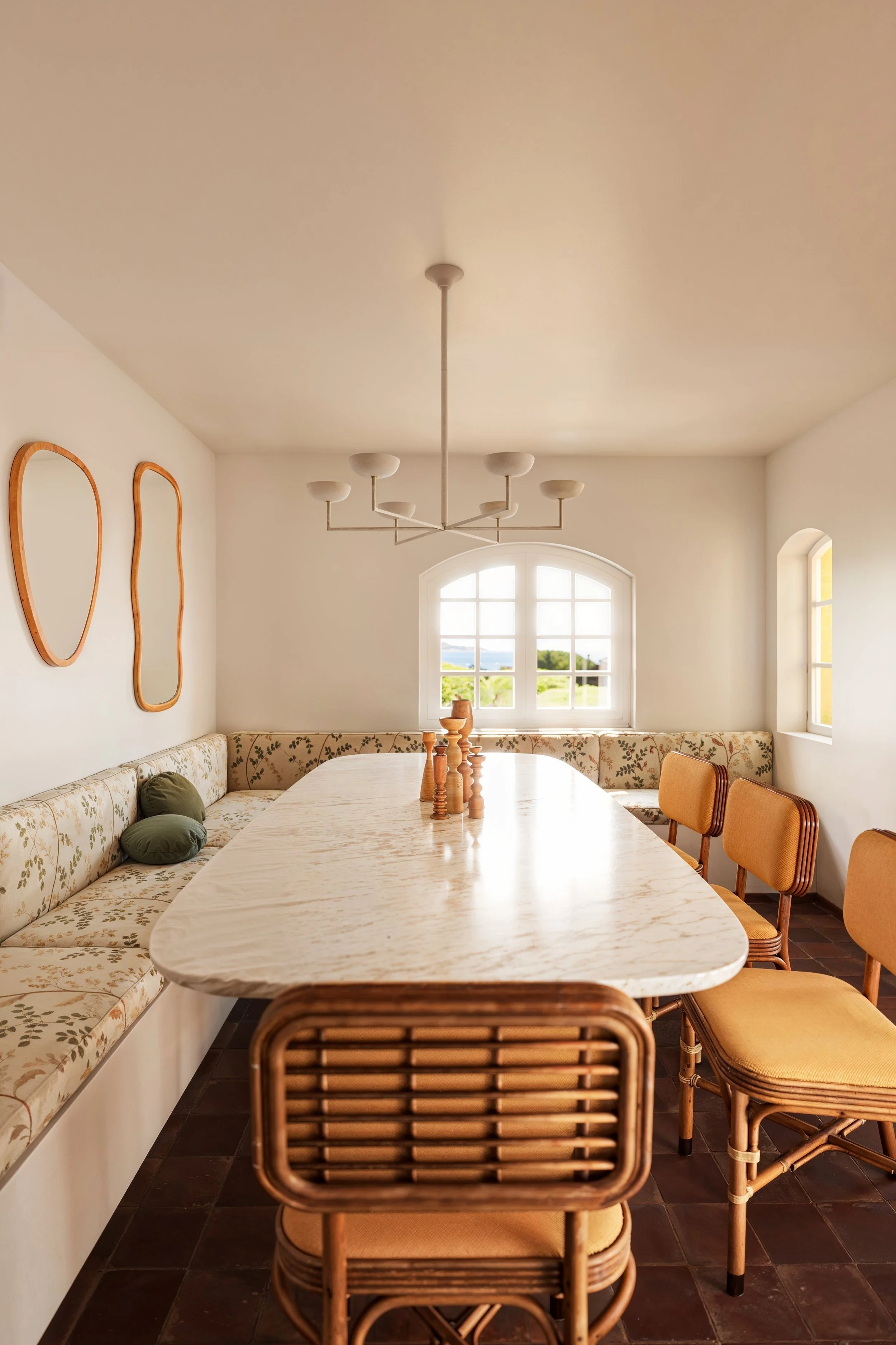 DINING ROOM_100.jpeg