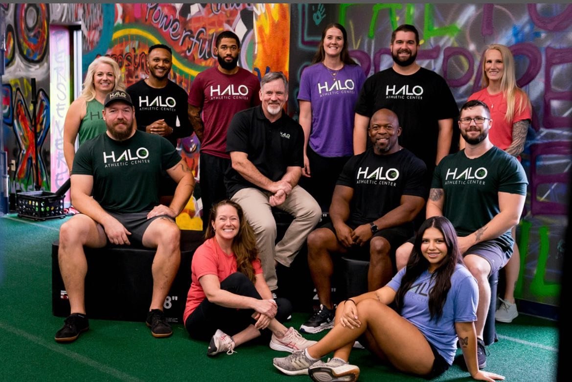 Welcome to Halo Athletic Center where you feel like home! Come meet the greatest staff and train with the best trainers Central Texas has to offer! @_saramorehead_ @bernard_ugochukwujr @_landonian_ @glynna9 @dylan_eckert @khanson_14 @banen64 @bigger_