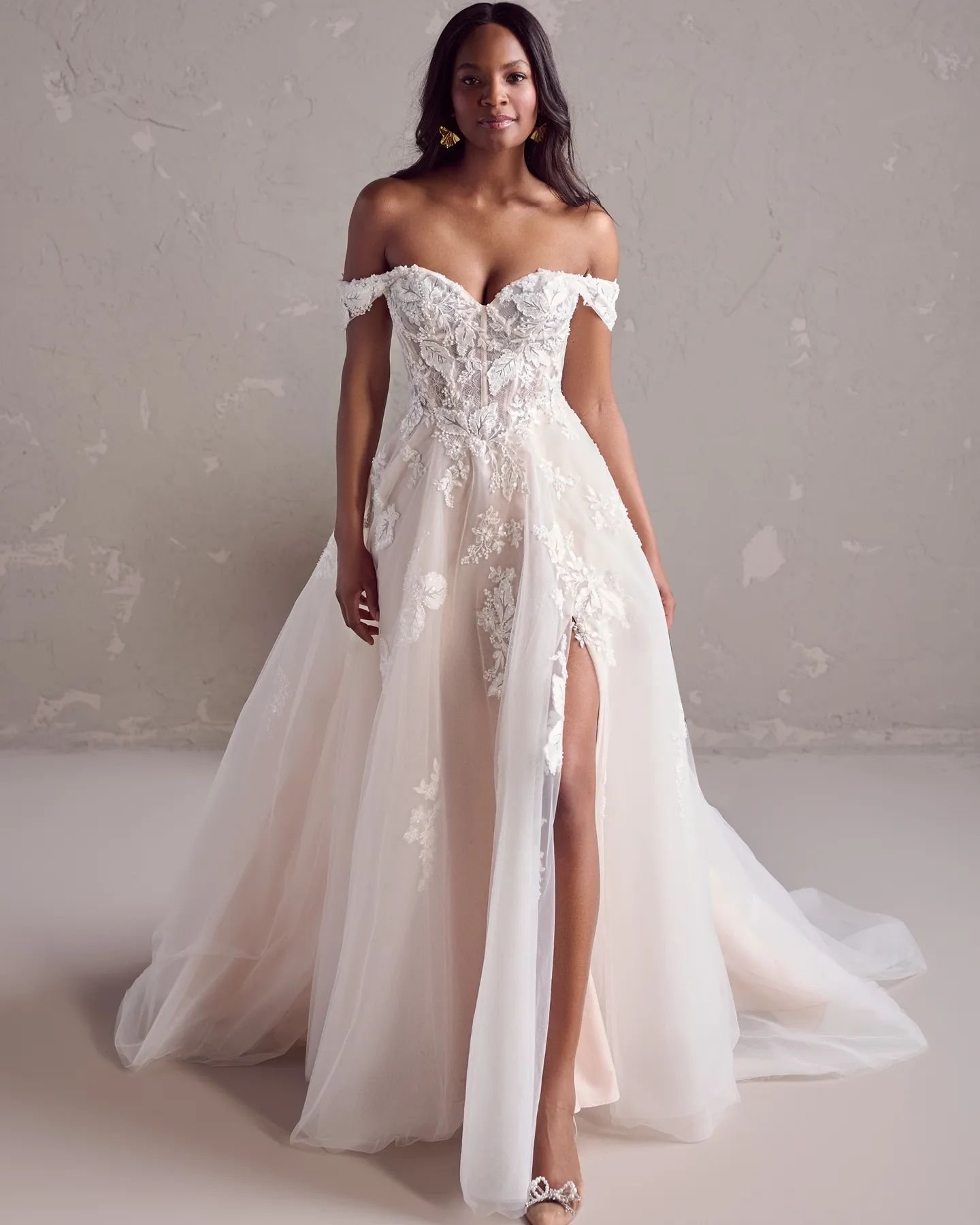 Nieuw van Rebecca Ingram 🤩

Wil jij deze jurk passen? Maak dan nu een afspraak via de website www.novabruidsmode.be/contact 

#bruidsmode #trouwjurk #trouwkleed #bruidsjurk #verloofd #bridetobe #trouwjurkpassen #trouwjurkinspiratie #rebeccaingram