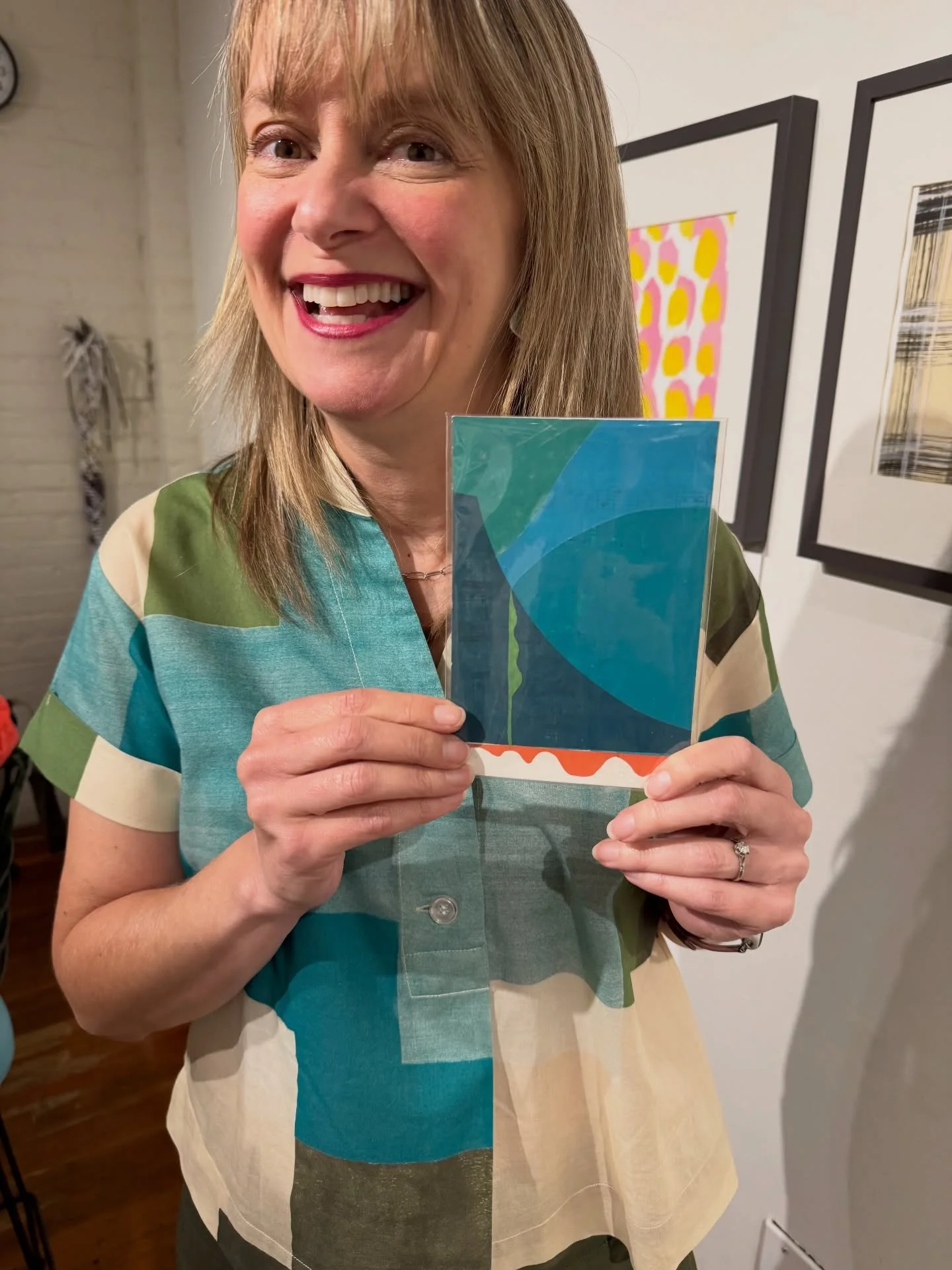 When you realize you match the art&hellip; 
you take it home with you. 😆

Since it&rsquo;s art made by my studio mate&rsquo;s, I think that&rsquo;s a really good sign that we get along. Even though it&rsquo;s only been a few months of being in the s