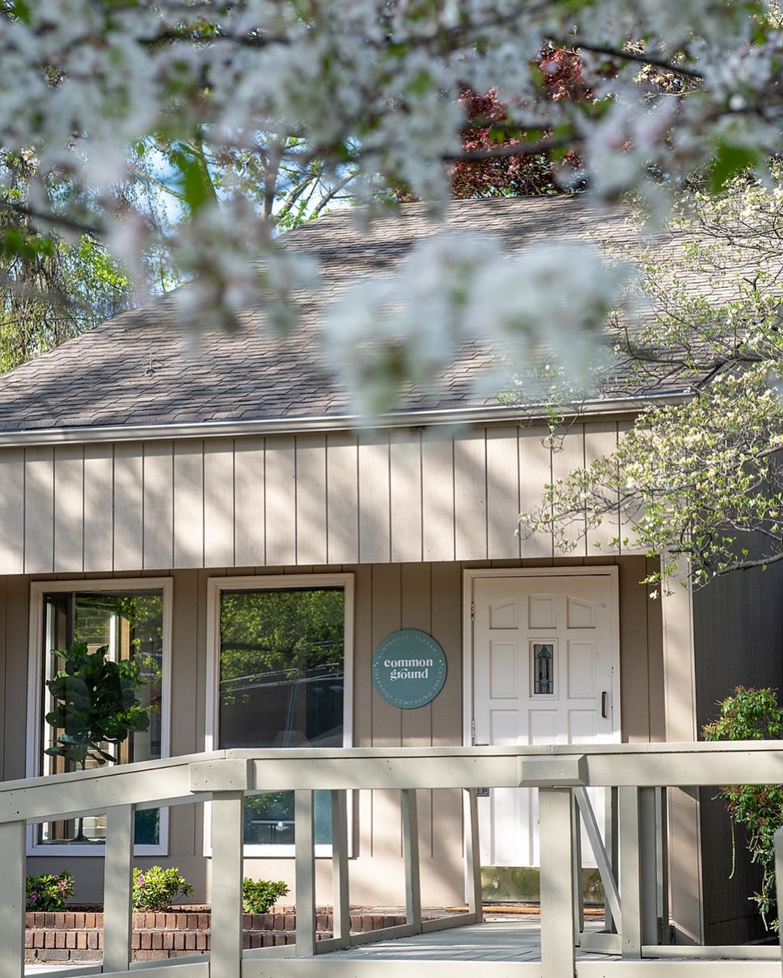 We&rsquo;re Common Ground, a co-working space for therapists! Located in the heart of downtown Huntsville, we offer fully-furnished therapy offices that can be booked for as little or as much as you need.

Our space is perfect for: 

🌿 Therapists wh