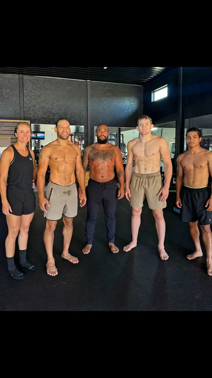 METABOLIC CIRCUIT THAT TRAINS YOUR ENTIRE SYSTEM
This isn’t just a workout - it’s COMPLETE physiological training
What each movement does for your body:
OFFSET LOADING - Forces your core to work overtime and trains your nervous system t