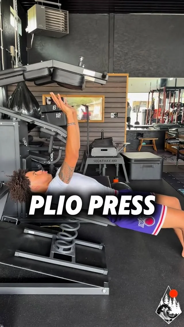 The Plio + SSL bench isn’t about pushing weight — it’s about mastering reaction.
The falling load builds elastic recoil.
The spring bench keeps the chain alive.
Together, they teach your body to turn force into speed in milliseconds