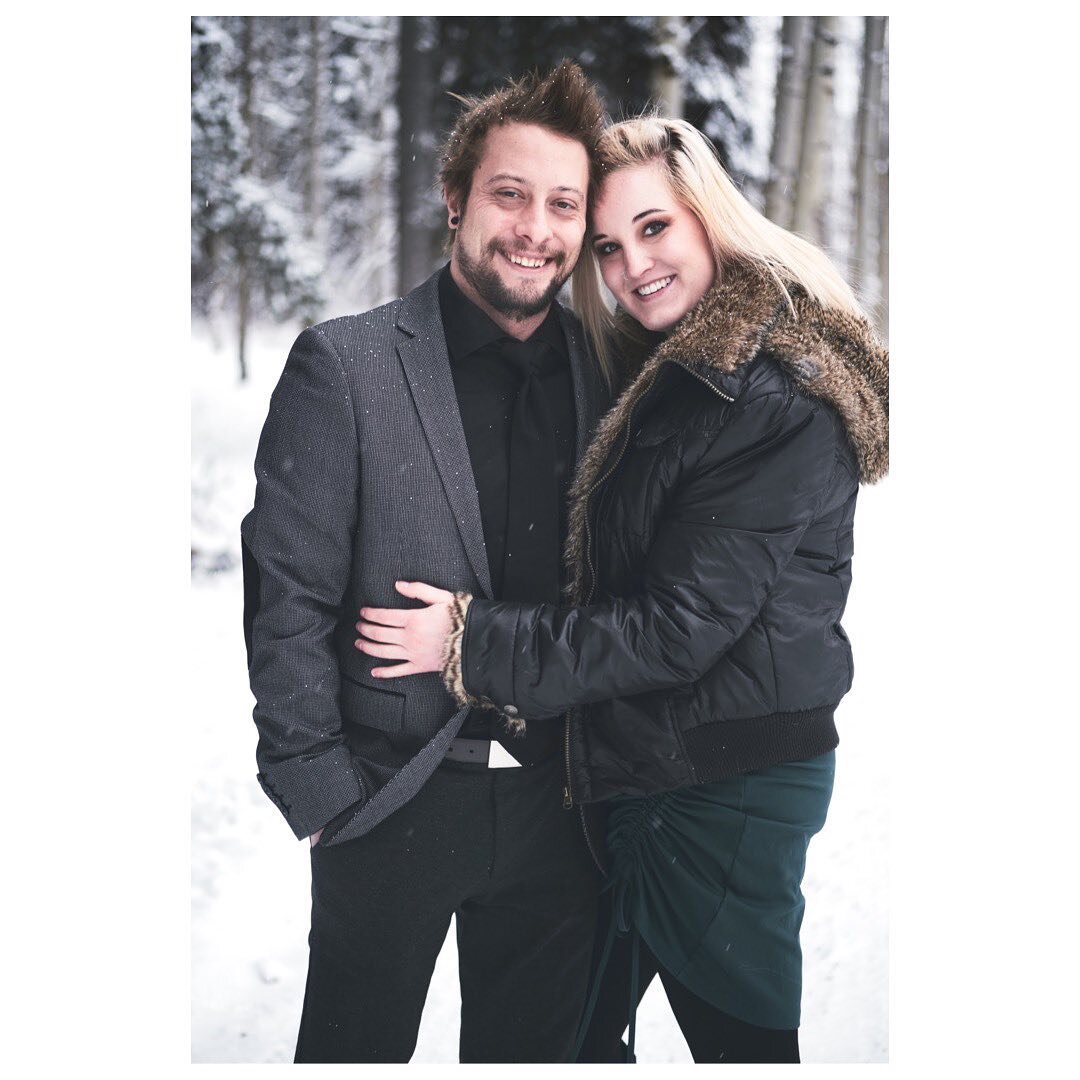 Just after New Years 2022 Falynne and Calvin came out for a quick shoot (-25c)  laughs were had, with much discussion of warmer weather haha. 

#fujiportraits #coldcanada #smithersbc 
.
.
.
.
.
#fujifilm #fujifilmxt3 #35mm #filmisnotdead #filmisalive
