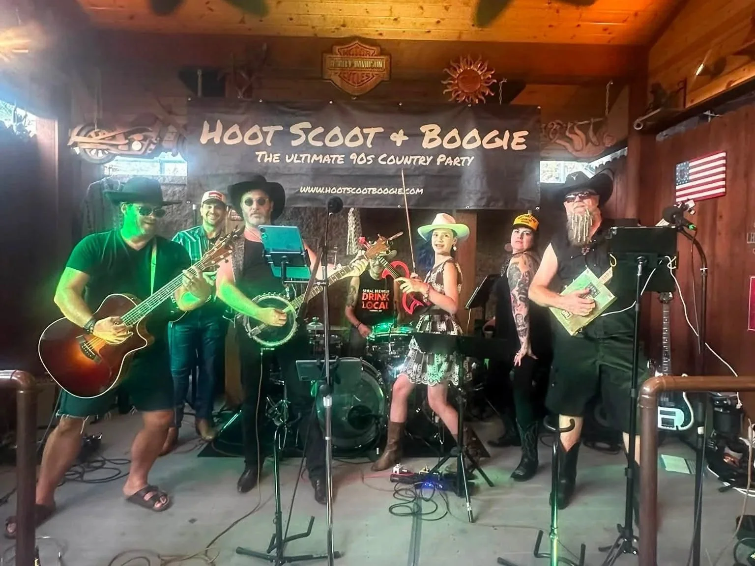 Live Music by Hoot Scoot & Boogie
