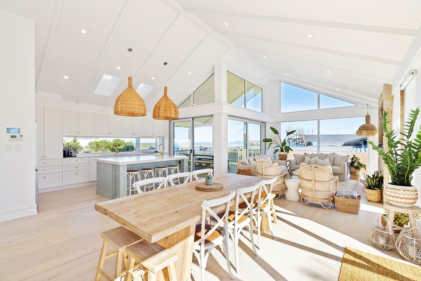 What's that? You're dreaming of luxury living with  breath-taking panoramic views across Green Bay, Granite Island, the Causeway, and as far as The Bluff at Encounter Bay? Aren't we all? Check this Port Elliot stunner out.... 
.
Contact Harris Real E