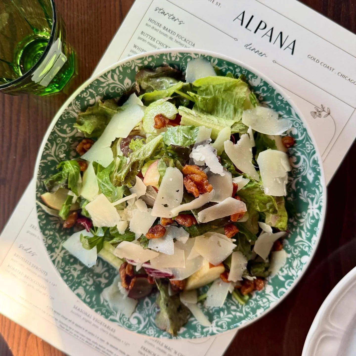 Fall flavors, meet Spanish soul. ๐
โจ We are so excited to introduce our newest seasonal creation: Apple Manchego Salad ๐ฅ๐
This isn't your ordinary salad. We took the classic, comforting notes of a Waldorf and gave it a vibrant Spanish twist.
Wh