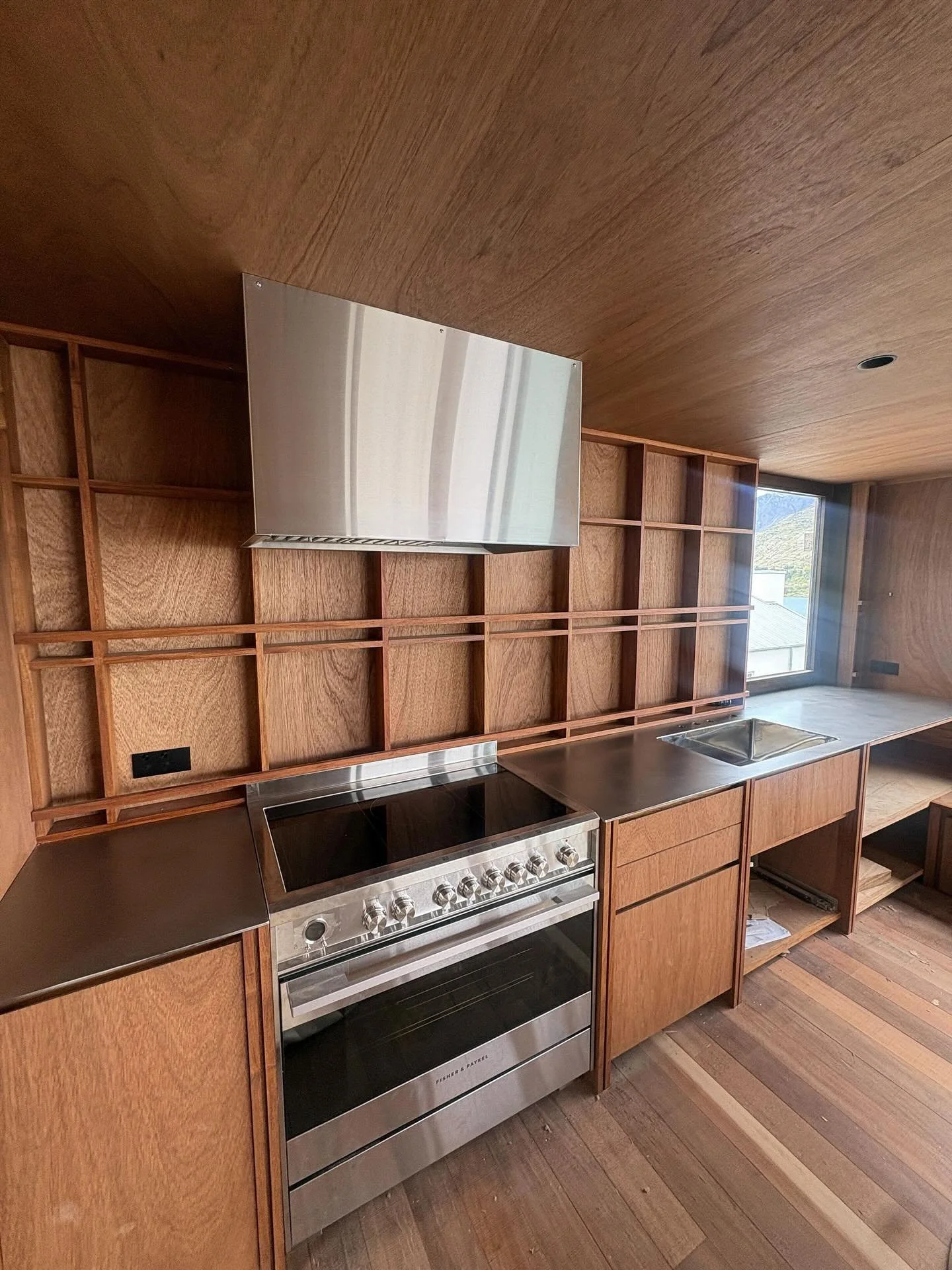 extractor hood surround