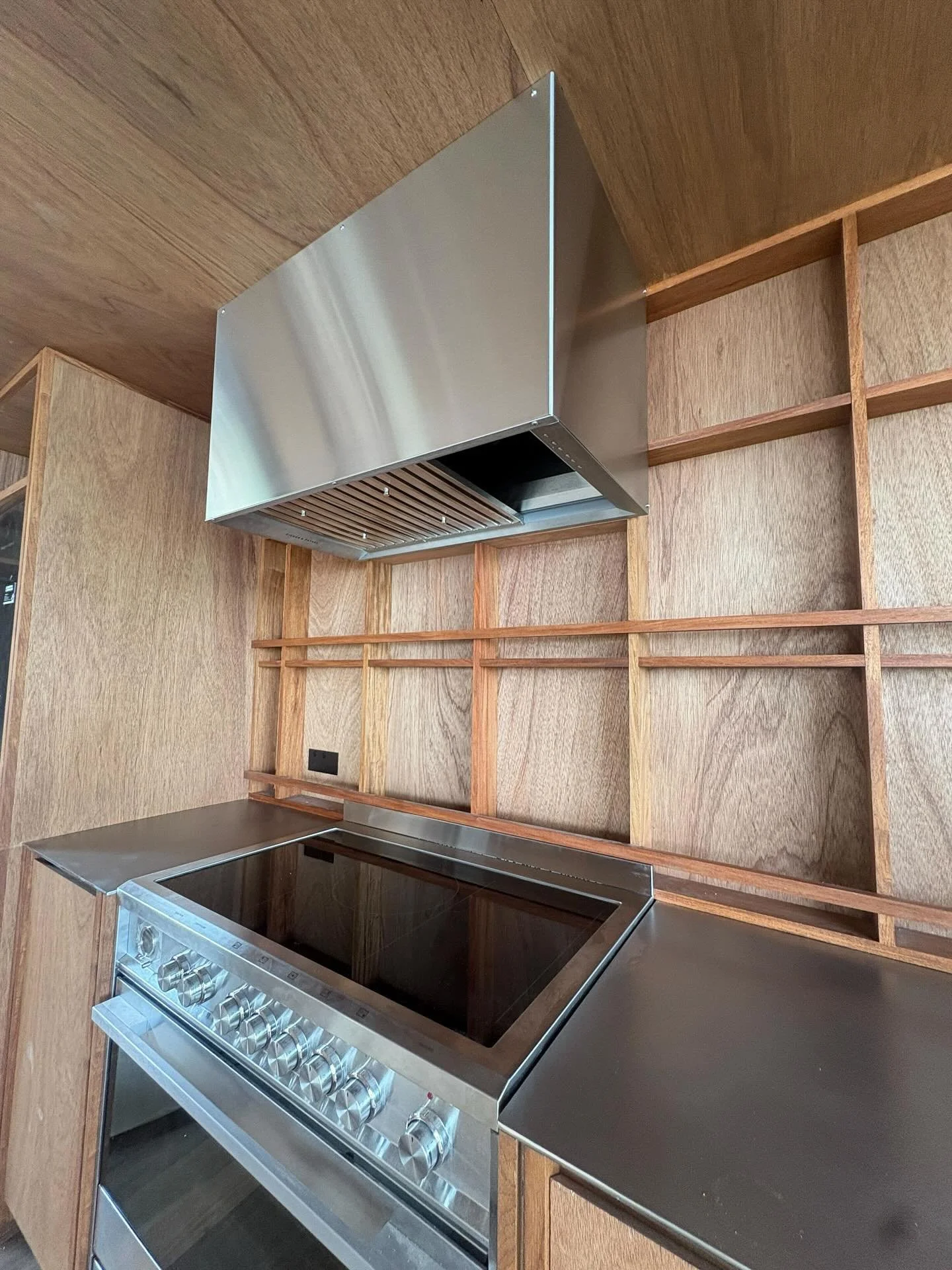 extractor hood surround