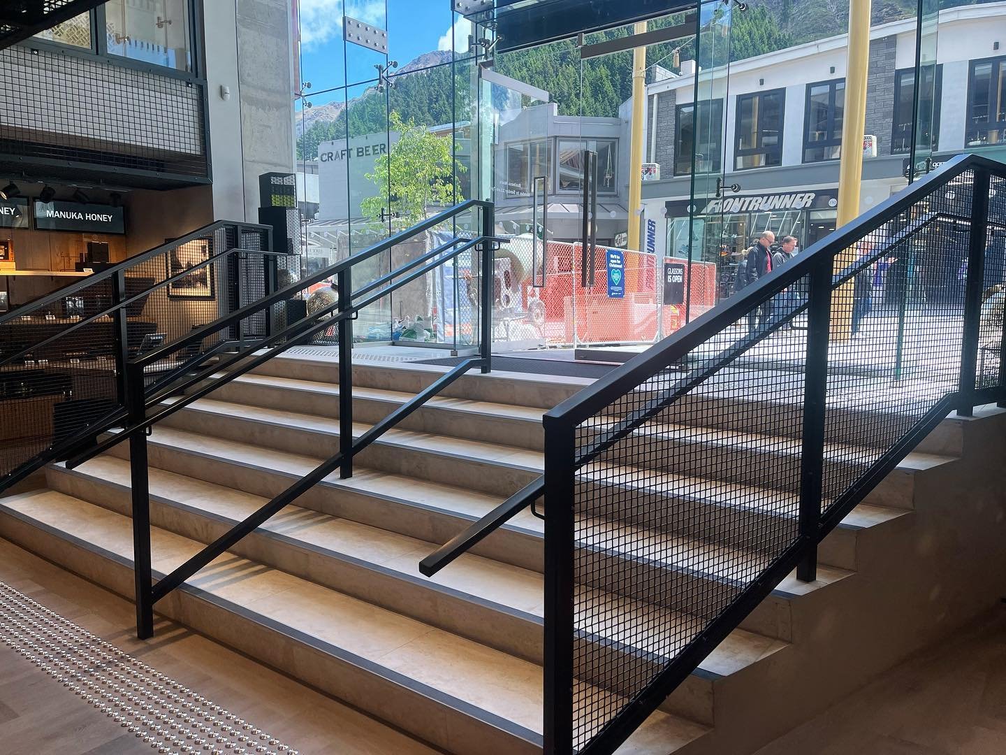 mesh steel balustrade and handrail 