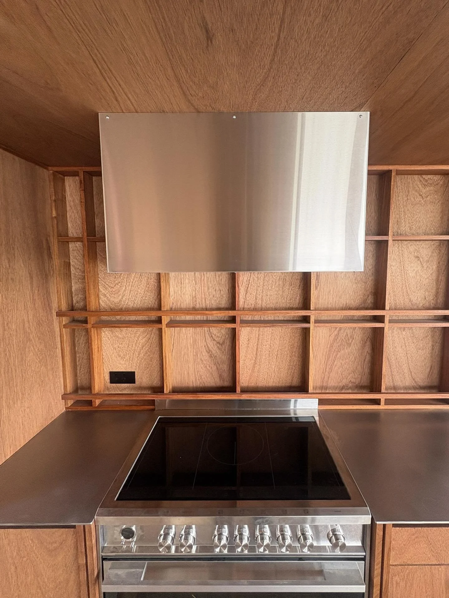 extractor hood surround