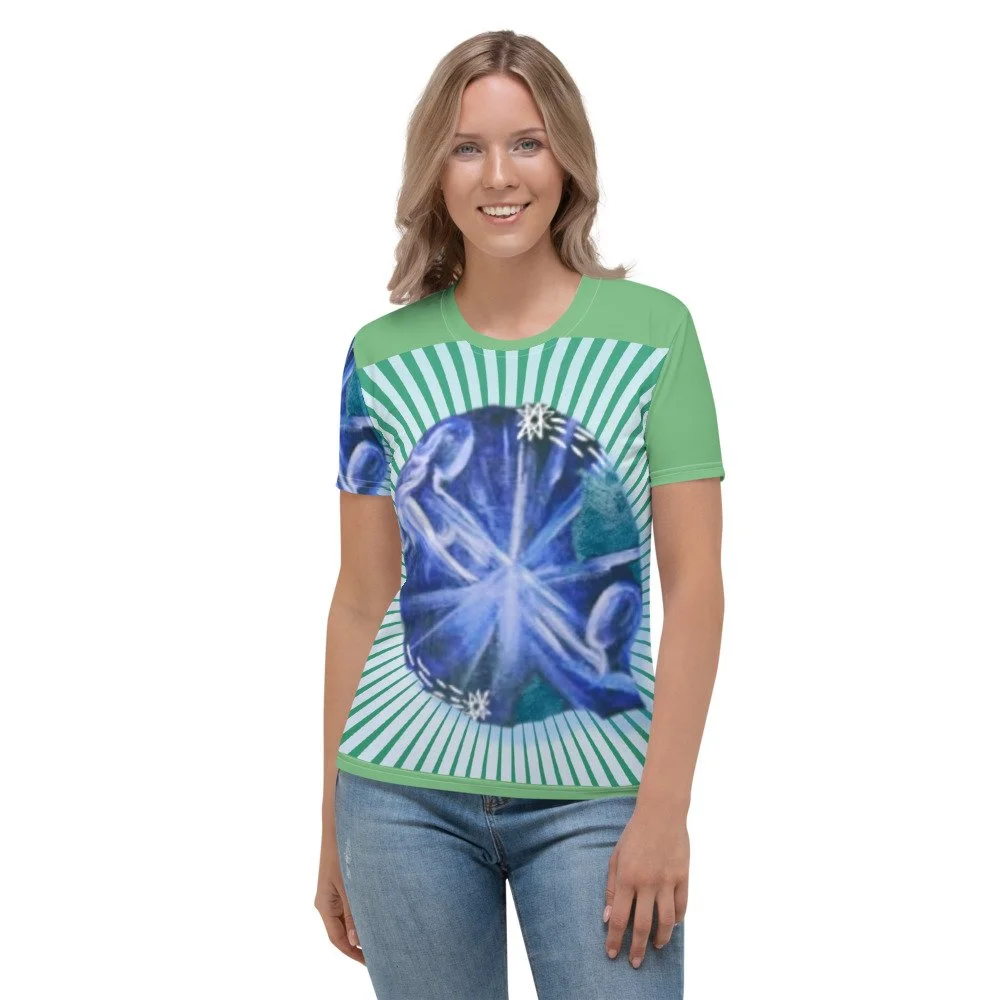Fitted Women's t-shirt with a unique printed imaging and rare sleeve