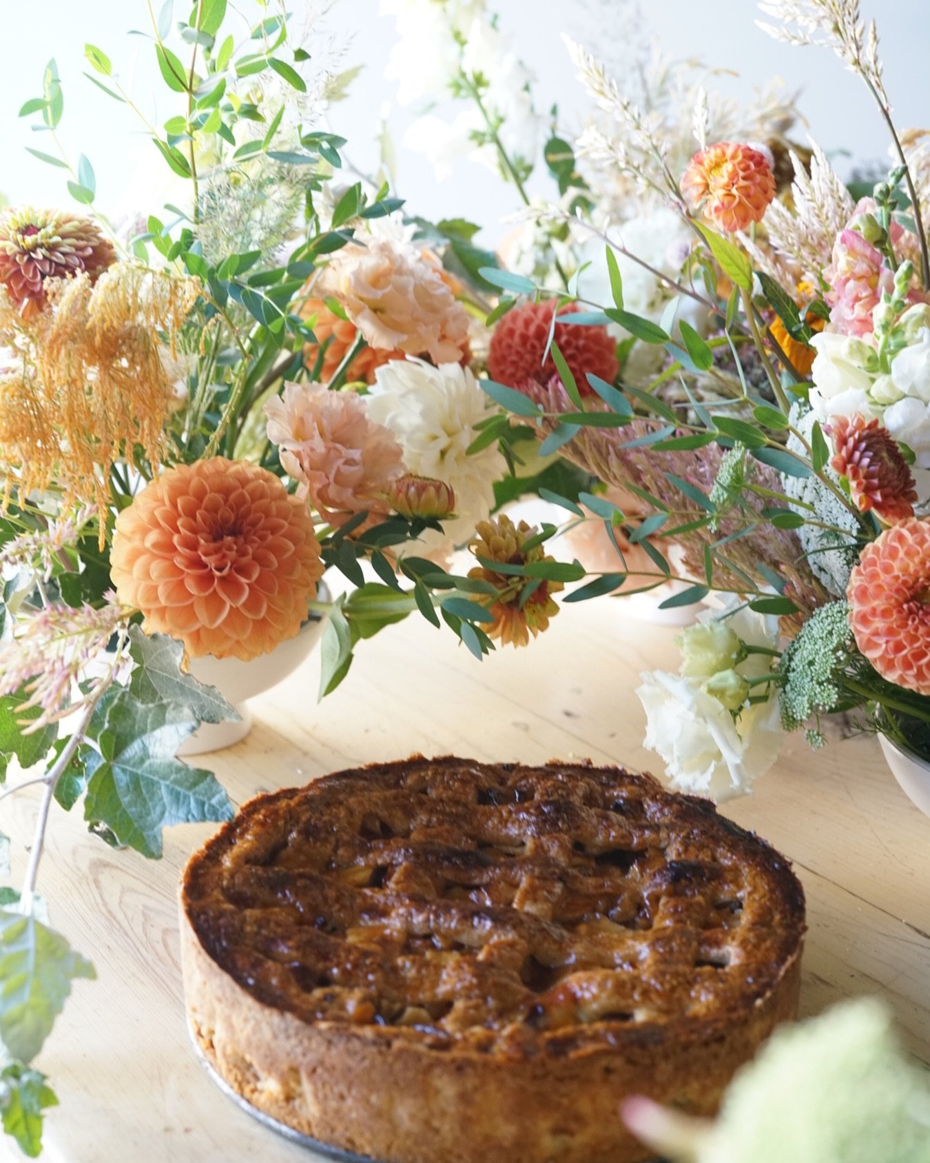 When we were creating for our last big wedding of the year, and before we brought our daughter home, everyone pitched in to help, including @speedwellfarmandgardens, @wildnectarfarm, and @blossomflowerfarm. Nelson&rsquo;s dad, Peter, baked this amazi