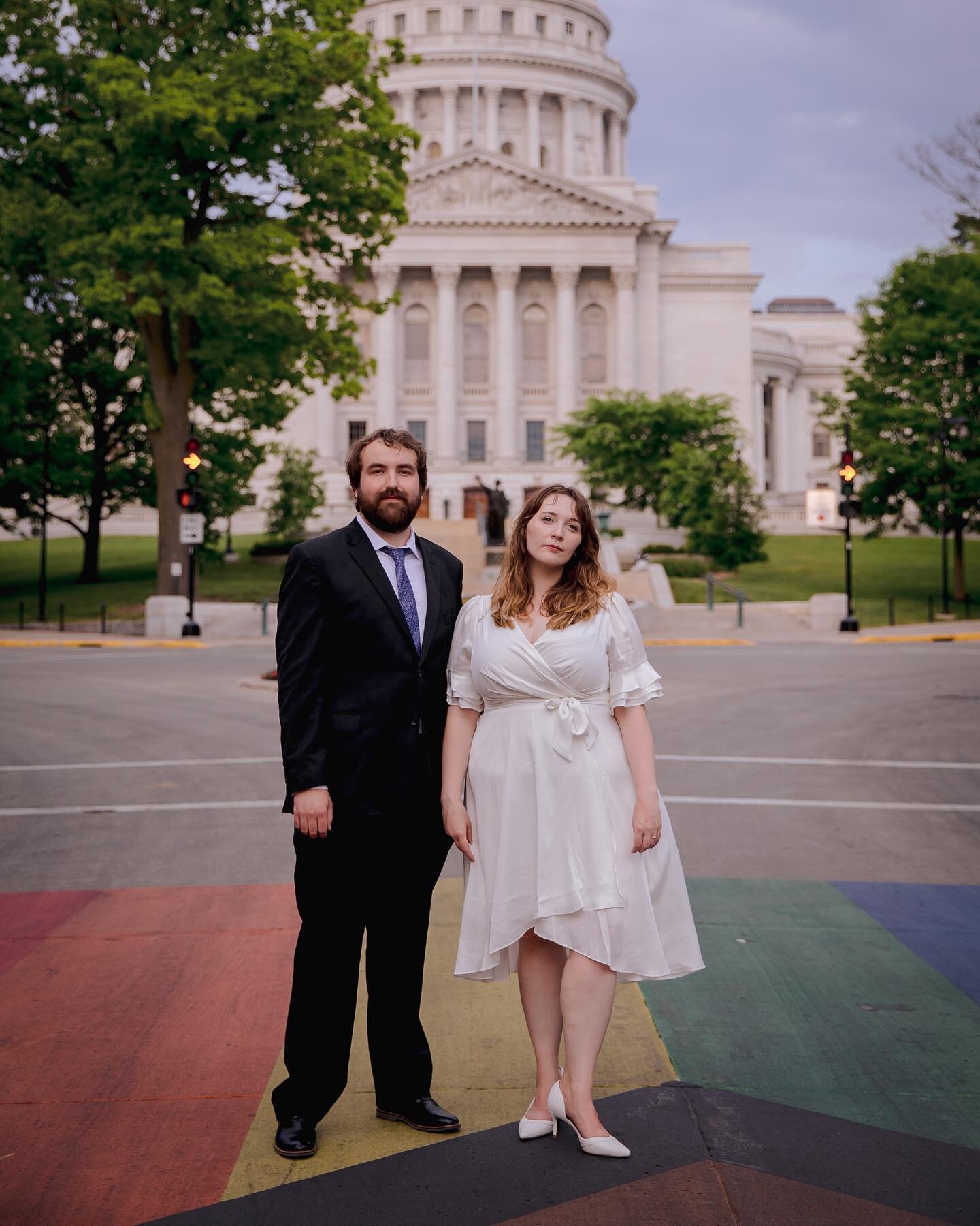 Jenny + Dan rockin&rsquo; their elopement ✨

Sarah from @reminiscephotomke captured their beautiful day and relationship ❤️

#weddingvibes #elopement #wisconsinwedding #madison #statecapitol #candidportrait #newlyweds #nontraditionalwedding #weddingw