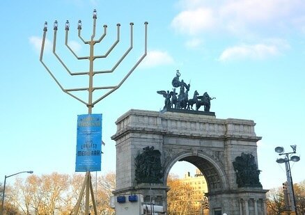 🎁 SWIPE LEFT ⏪ for some of the most iconic holiday spots along the East Coast!

Do you recognize these local holiday haunts? 
.
.
.
.
📸1: Grand Army Plaza, home of the largest Menorah in📍Brooklyn, NY
Mara Ingram @theingramteam.brooklyn
📸2: Enjoy 