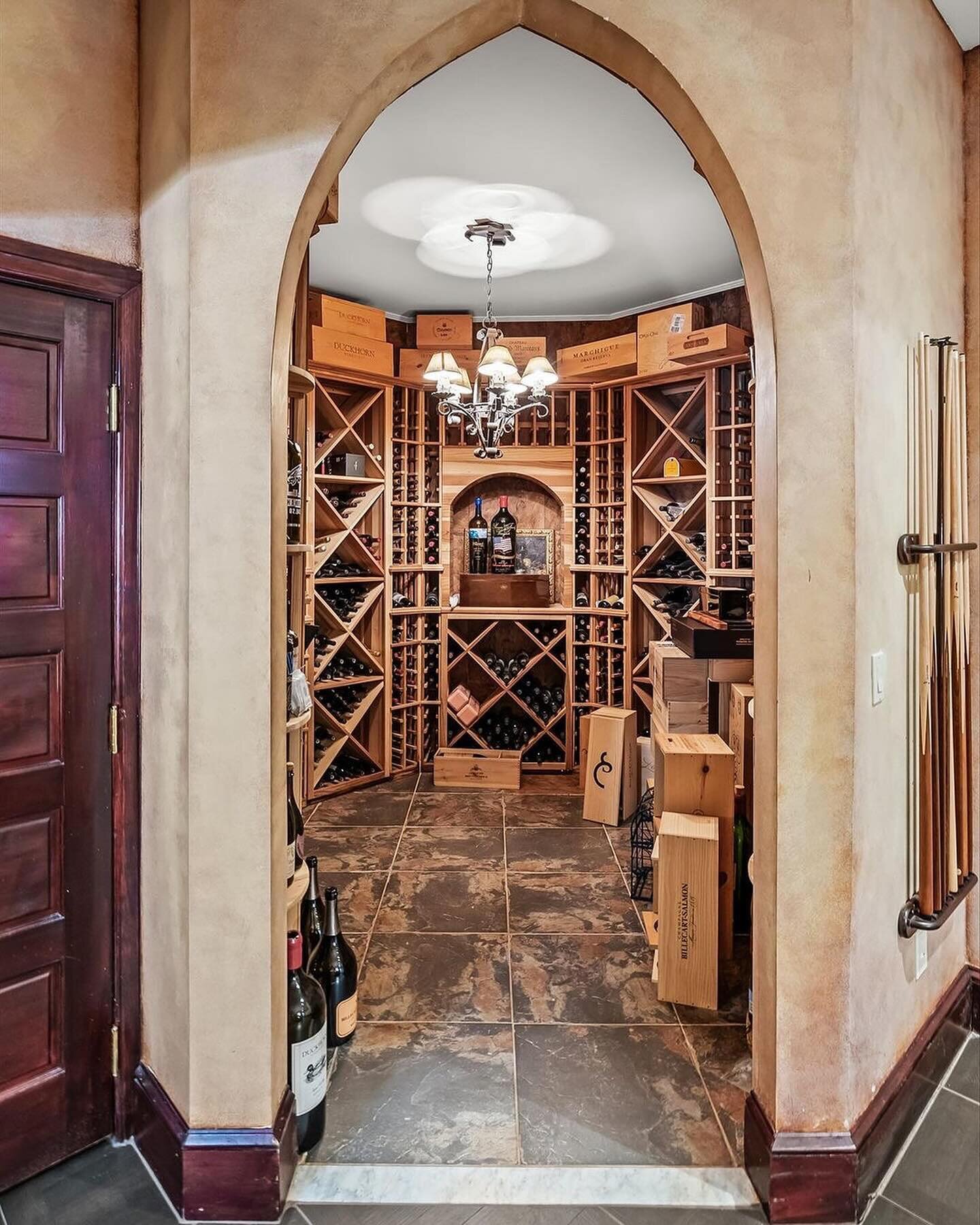 🍷🍇Cheers to these Moorsetown, NJ homes - a wine lover&rsquo;s dream! If you can narrow it to one, SWIPE ⬅️ and tell us 1, 2, or 3! 

If you would like more information on luxury homes like these in the Moorsetown area, we would be thrilled to conne