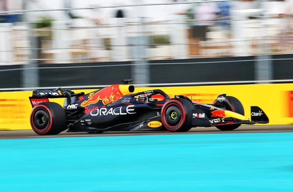MINICHAMPS 1/43 ORACLE RED BULL RACING RB18 - SERGIO PEREZ - MIAMI 