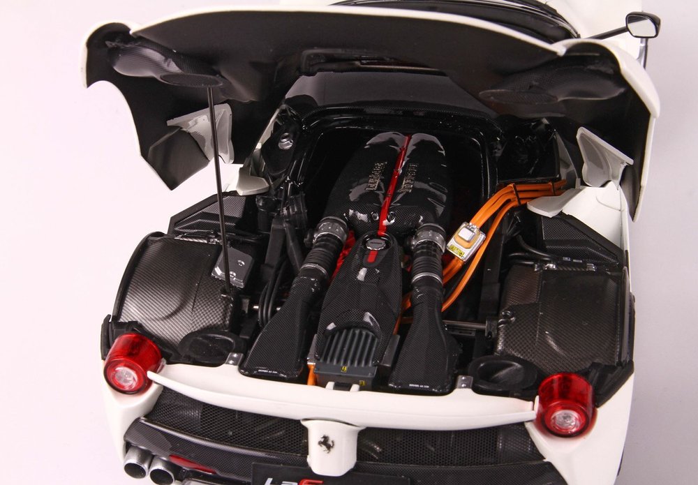 BBR 1/18 Ferrari LaFerrari APERTA Metallic Italian White