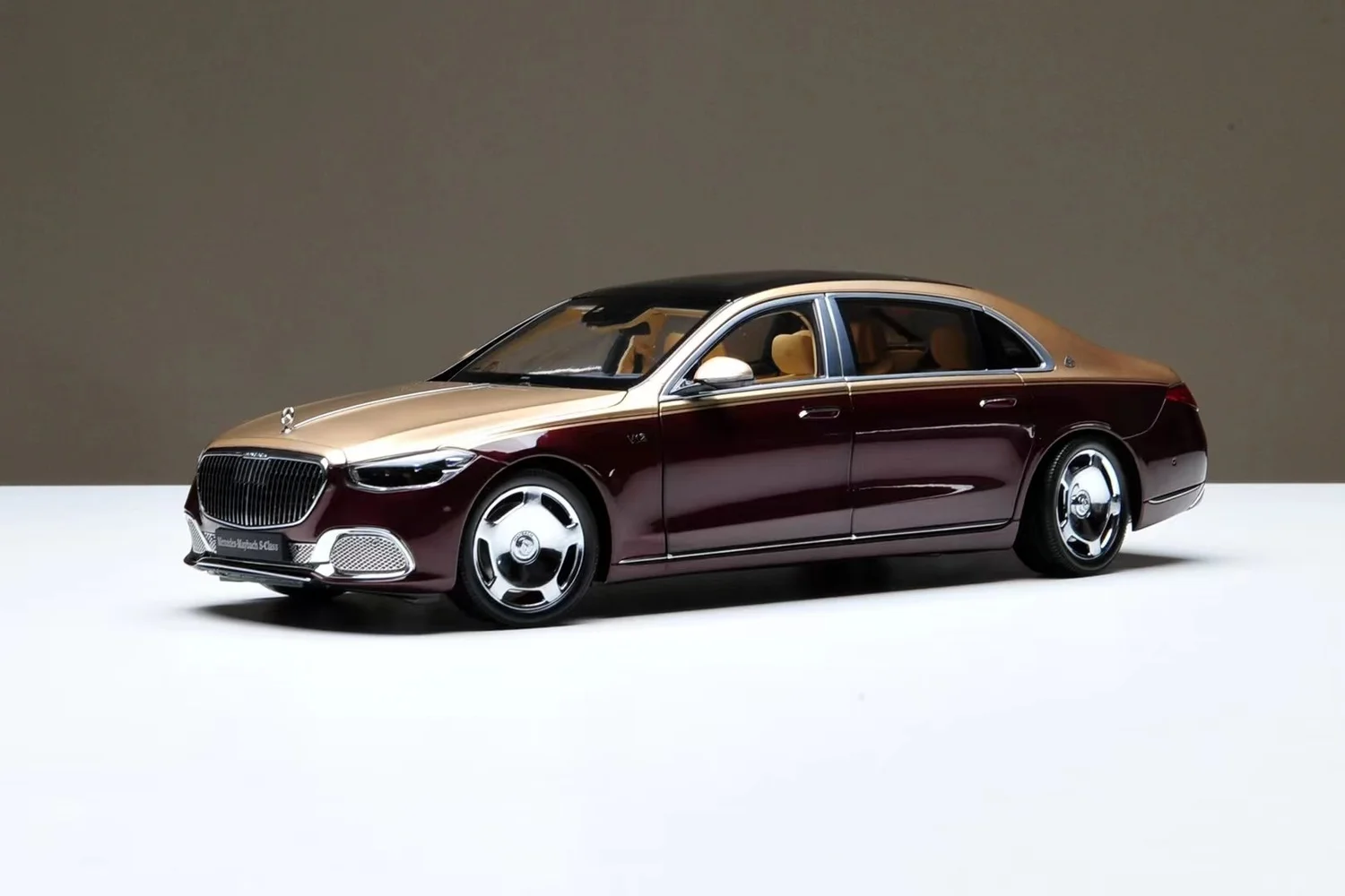 Almost Real 1/18 Mercedes-Maybach S-Class - 2021 - Kalahari Gold 