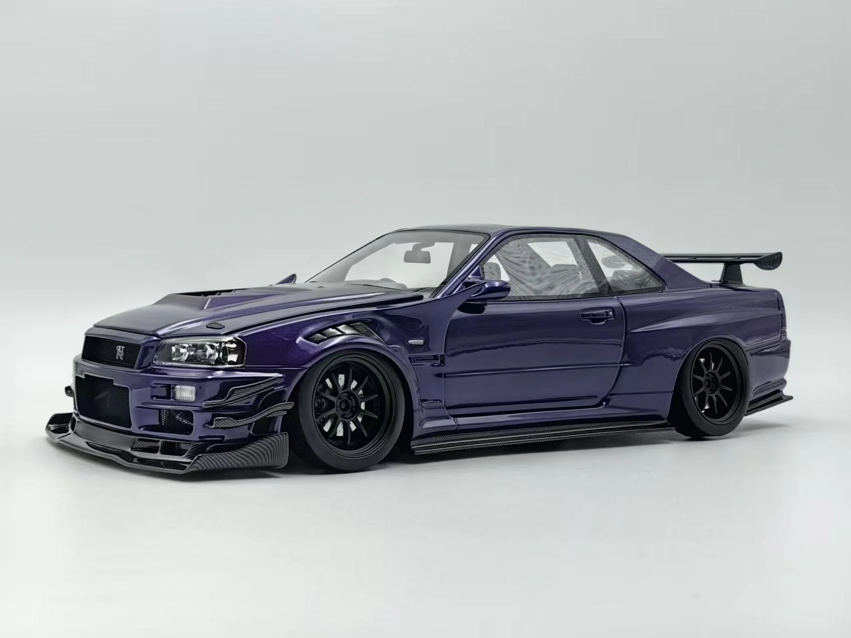IVY 1/18 Nissan Skyline GT-R R34 Purple