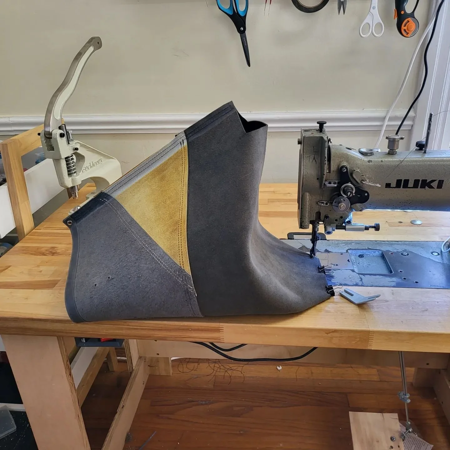 Beginning to close up these bags! Figuring out what I want to do for internal pockets on most of them but got an the way through the Navy monochrome! Can't wait to see what people think of these! Hopefully my helper will carry her weight next time!

