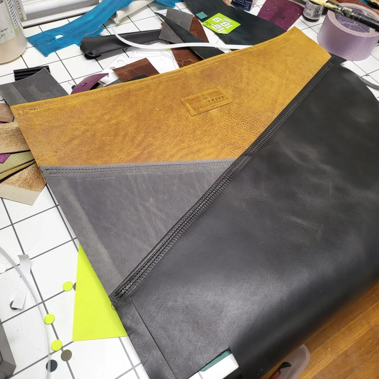 Sneak peak at a couple of the new leather combinations for the bags I am wrapping up! 

#leather #leatherwork #leatherbags #horweenleather #handmade #leathercraft #leathergoods #shellcordovan #ruggedstyle #fashion #art #design #style #diy #accessorie