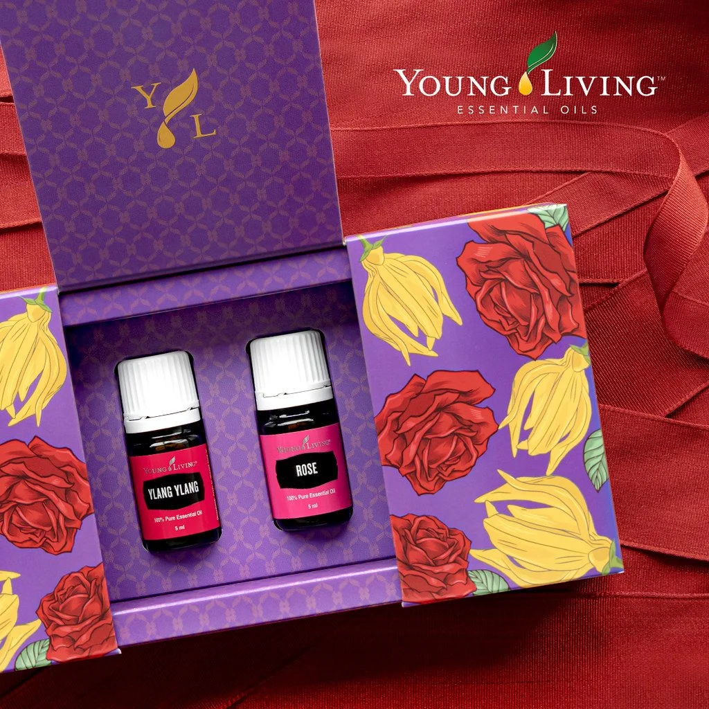 Young Living Öle in offener Geschenkverpackung mit Blumenmustern