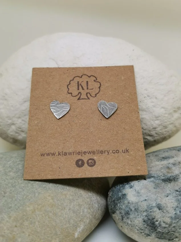 Leaf pattern imprinted heart stud earrings